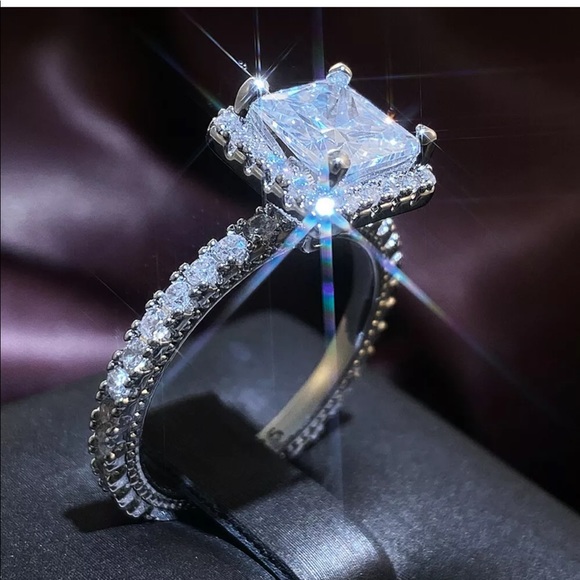 New 925 Silver Women’s White Sapphire Jewelry Ring - Picture 2 of 2